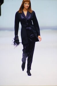 1200647580_gianfranco-ferre-fw-1994(1).thumb.jpg.cabc77c92fe26319a0dc3ff68474bca3.jpg