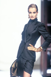 1208259266_ChristianDior1991HauteCouture56.thumb.jpg.7370b7768e4412f21da3b856a8d740d7.jpg