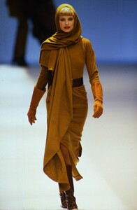 1236909883_gianfranco-ferre-fw-1994(2).thumb.jpg.5fb8fd258bccaf96fb0499eaebf3f405.jpg