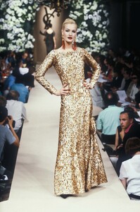 127798329_YvesSaintLaurent1995HauteCouture111.thumb.jpg.c95f4da04e303f0e1e7fb9bb41eec3bb.jpg