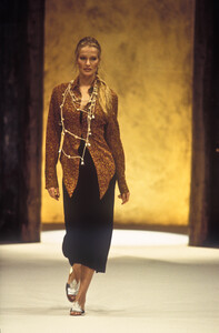1279279613_RifatOzbek1993WomenRTW15.thumb.jpg.a809ccccff61a04f27abaf79f0368c55.jpg