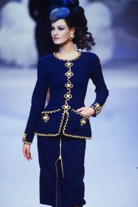 1279831595_chanel-hc-ss-1992(3).thumb.jpg.059a8030ebf3ca1fbc4e4547dd6c5aca.jpg