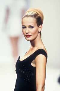 1279838306_HerveLeger1994WomenRTW50.thumb.jpg.fe2daeb7abfed5b509a14a27ee6be748.jpg