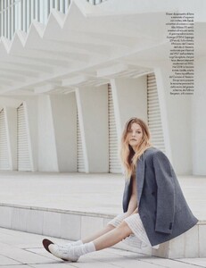 Roos+Abels+by+Laura+Sciacovelli+for+ELLE+italy+(2).jpg