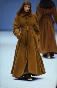 12930592_gianfranco-ferre-fw-1994(2).thumb.jpg.87edda831416648987ede110582e9c76.jpg