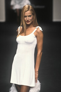 1310864812_ChantalThomass1995WomenRTW31.thumb.jpg.4fcc0d93c9e1c5f0ff7c468e1b4b39b4.jpg