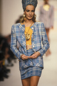 1322560277_OscardeLaRentaSpring19921.thumb.jpg.cda454731a86b0afe44c57a4bcad7a6c.jpg