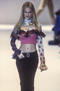 1350813033_Blumarine1993WomenRTW114.thumb.jpg.29c2c15dddb1c0c64edebd024edca766.jpg