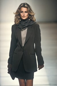 1371899711_GiorgioArmani1991Spring(7).thumb.jpg.f4124bac68fd2f0c36e21a2d9ff4cd26.jpg