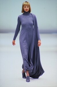 1384006224_gianfranco-ferre-fw-1994(16).thumb.jpg.6350a96b1074586090b150ce3292cbb7.jpg