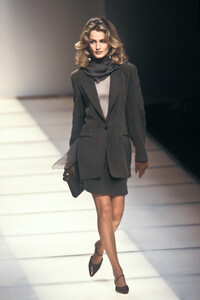 1396239149_GiorgioArmani1991Spring(6).thumb.jpg.322d8ff81a952542d705d21118ec6247.jpg