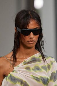 1404254571_detail-defile-sportmax-printemps-ete-2021-milan-detail-117(1).thumb.jpg.cf404b09c6e2bc91939b7476992a9caa.jpg