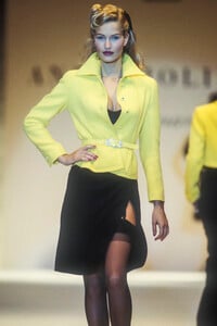1406136564_Blumarine1995WomenRTW50.thumb.jpg.30b97f6c7a35f936e20a57bb744a7cf5.jpg
