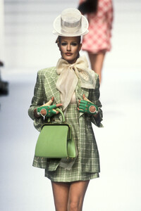 1414383684_ChristianDior1995WomenRTW142.thumb.jpg.3c7d3e0cbf184011246333d327944944.jpg