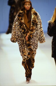 1426772140_gianfranco-ferre-fw-1994(2).thumb.jpg.bc9ae57784dfe35816d68655edf7435a.jpg