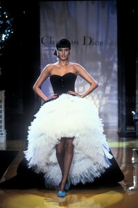 1458968102_ChristianDior1995HauteCouture130.thumb.jpg.f1aeda542ca3a2594285a3b4c962c8d8.jpg