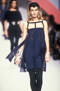 1460954969_KarlLagerfeld1991WomenRTW67.thumb.jpg.5e393dafca35077cb79c8576e3a2396e.jpg