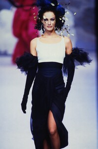 1472057626_chanel-hc-ss-1992(12).thumb.jpg.dc3cea602e28e02084f6c6343d266827.jpg