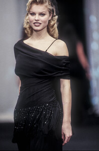 1476889228_AlbertaFerretti1993WomenRTW97.thumb.jpg.64b2e84a234a0218fb858e9b5c2689b0.jpg