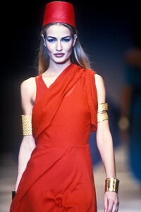 1501435702_Kenzo1992WomenRTW38.thumb.jpg.aa616da4686f2077e6f495aaf1b024fb.jpg