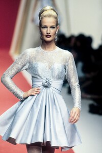 1506918955_JacquesFath1995WomenRTW11.thumb.jpg.d39ba450bd60cf3e04b88d8d3c112133.jpg