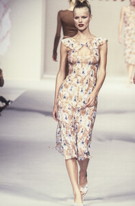 1515249379_Blumarine1997WomenRTW24.thumb.jpg.6e2d8b163c9fb434b389812195e14d64.jpg