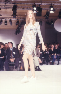 1535640621_PacoRabanne1999WomenRTW34.thumb.jpg.313ad8d7380172c4b6929fde5019736d.jpg