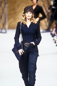 1549827883_Chanel1993HauteCouture118.thumb.jpg.8118bb34fd0d0e41d90dbc10f0d26f3d.jpg