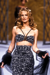 1565258238_Chanel1993HauteCouture260.thumb.jpg.b6c4350f117c081f781b1f11b6d136dc.jpg