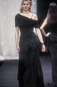 1569147461_AlbertaFerretti1993WomenRTW96.thumb.jpg.f5066dbb2fe667c1b9d6b30af7fe7603.jpg