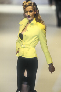 1580815360_Blumarine1995WomenRTW52.thumb.jpg.c3bdfbd8363e226e78e90eb7bf4f3a49.jpg