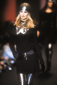 1590602835_KarlLagerfeld1991WomenRTW61.thumb.jpg.ea993cf1e7a709de7397ae6618c8714a.jpg