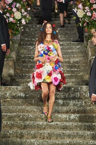 1599210432189496-Dolce-Gabbana_AltaModa_Firenze2020_CATWALK-80-.thumb.jpg.8e4934e0268823f4007074915ce36eab.jpg