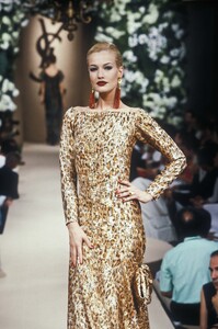 1603942158_YvesSaintLaurent1995HauteCouture112.thumb.jpg.1d496421071adc973f55dcb45288bec8.jpg