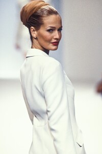 1604213892_HerveLeger1994WomenRTW12.thumb.jpg.b384975ca76f4f6bc1fa8adfdb5a1d6b.jpg