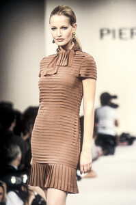 1613279214_PierreBalmain1994WomenRTW89.thumb.jpg.d462318046d8bf753718d51cdda609f5.jpg