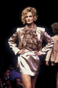 1614622249_MartineSitbon1992WomenRTW6.thumb.jpg.e0b3cee89071a87e30c6f3a34923b918.jpg
