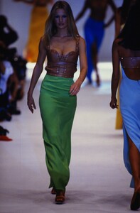 1639883136_genny-ss-1993(6).thumb.jpg.6e6a7571f5228d16eb72224a99f2864f.jpg