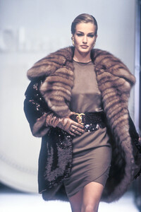 1645493654_ChristianDior1991HauteCouture41.thumb.jpg.d05386c60eac19b2145b9da5cf210a6c.jpg