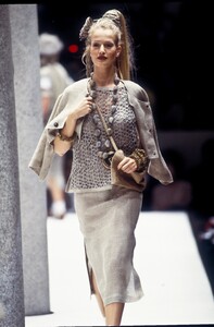 165373346_Fendi1993WomenRTW104.thumb.jpg.1ce43be2114ff5a1c9728b5ac4c9c947.jpg