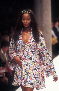 1654546281_Fendi1995WomenRTW61.thumb.jpg.4541024f1dc7c2ea0e3c5f82da61aa43.jpg