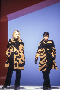 1659542867_LauraBiagiotti1992WomenRTW44.thumb.jpg.4a88a8e614d8a0c4a661d7f399d69227.jpg