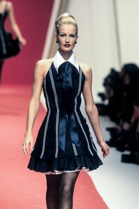1664036726_JacquesFath1995WomenRTW28.thumb.jpg.fa66cd281bad063c2295e4a0bd331b57.jpg