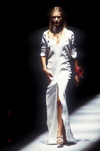 1671446566_GianfrancoFerre1993WomenRTW45.thumb.jpg.d606fe5f9ca5b863e62522d120c0f9a8.jpg