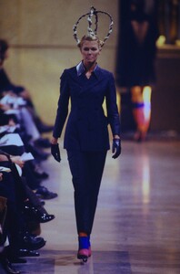 1675207014_dirk-bikkembergs-fw-1996(8).thumb.jpg.ba991645539d197d88d37e72a84b62c4.jpg