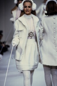 1709907345_JunkoShimada1992WomenRTW44.thumb.jpg.12cd1c41d83c982cf7ca2b10ee8ae38f.jpg