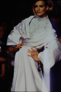 1719712178_lanvin-hc-fw-1991(14).thumb.jpg.62477f87d85fa242f6e8c2662e6ba975.jpg