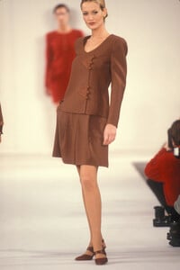 1751000361_OscardeLaRentaSpring19943.thumb.jpg.a56489f53f74766f21cf2995fa3a480a.jpg