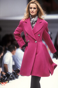 1801617320_LauraBiagiotti1992WomenRTW40.thumb.jpg.260aeb9695dc51566f4d0d1a759c7e80.jpg