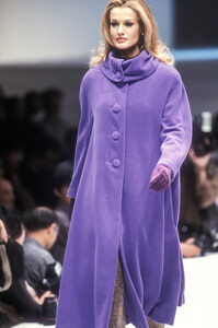 1803641722_LauraBiagiotti1992WomenRTW43.thumb.jpg.9dc4505d13a37341c28295f8bedccc59.jpg